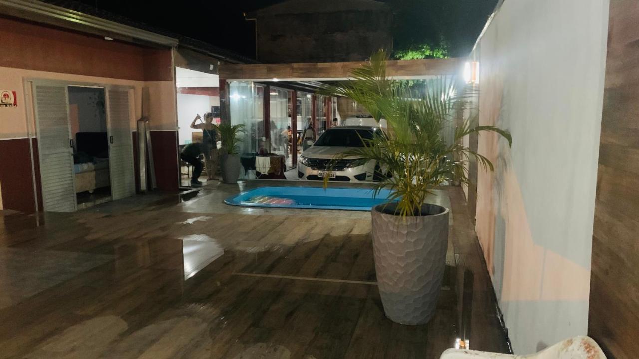 Casa Com 2 Piscinas *